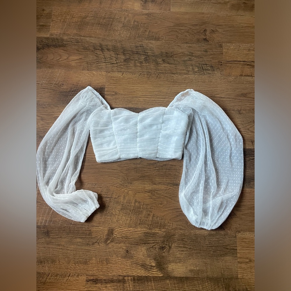 White Long-sleeve crop top